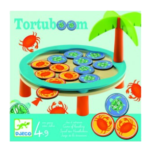 la piste de jeu représente un lagon avec un palmier, tout en bois laqué, des crabes et des tortues se poussent pour la place